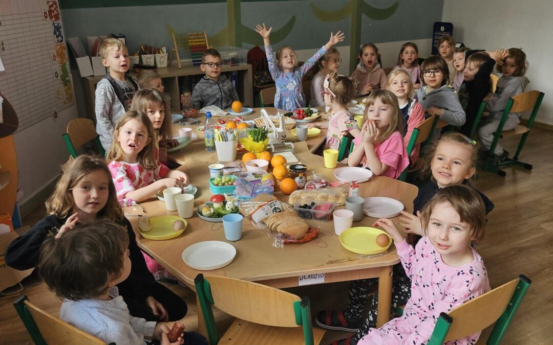 Śniadanie wielkanocne w naszym przedszkolu 🌷🥚
