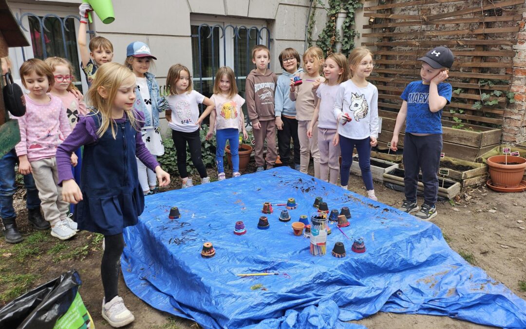 Wspólne sadzenie warzyw w naszym przedszkolnym ogrodzie 🌱🥕